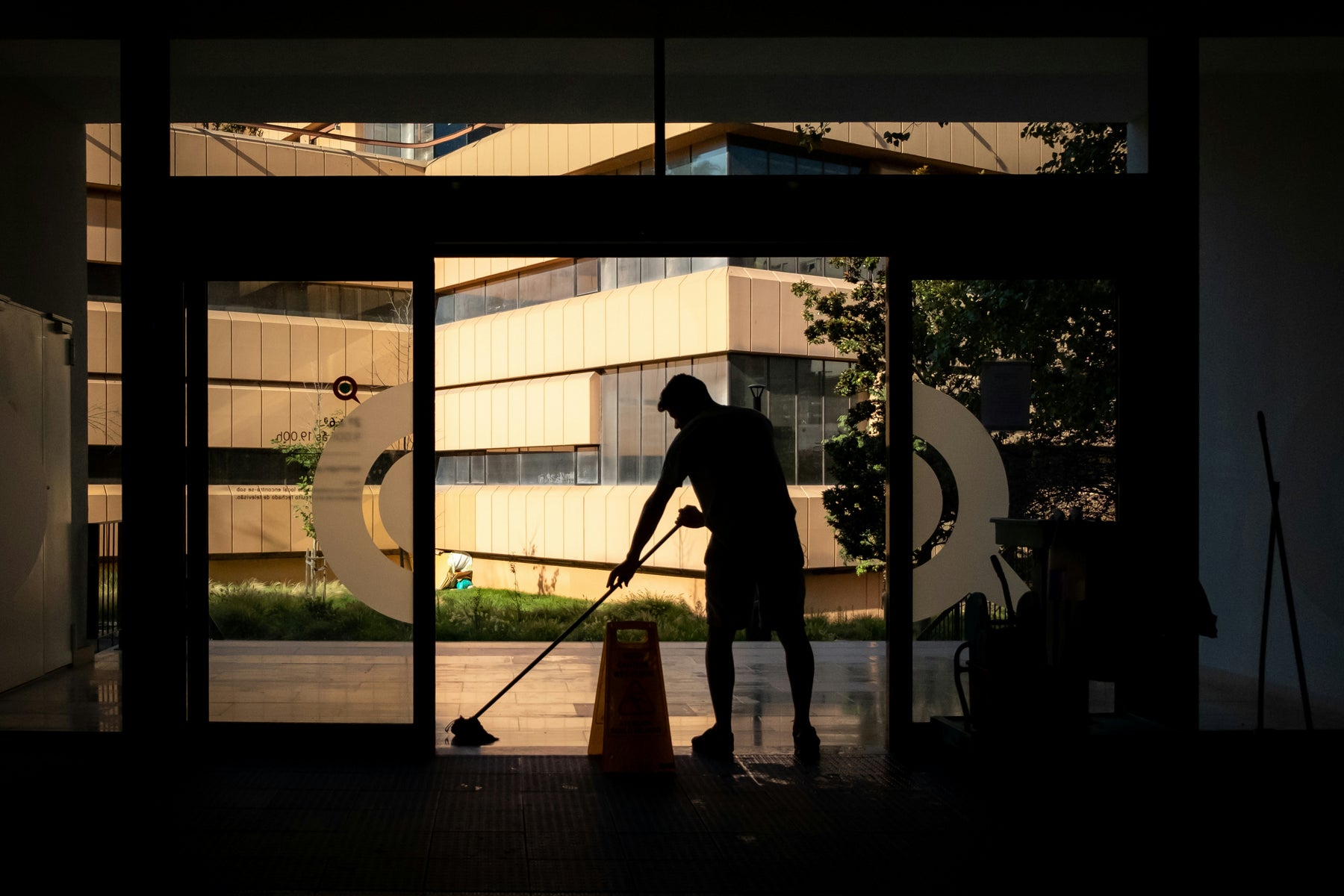 Floor Scrubber vs Mop: Is Scrubbing the Floor Better Than Mopping?